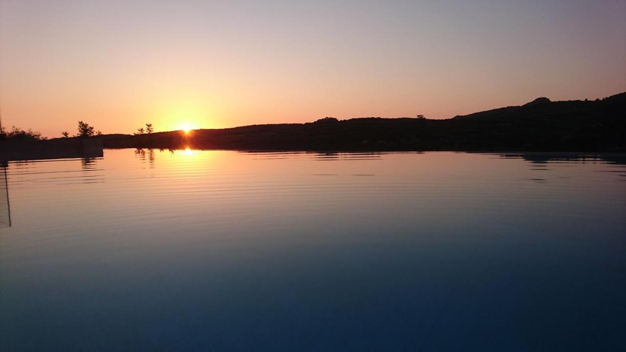Villa Olive Valley Loutraki  ภายนอก รูปภาพ