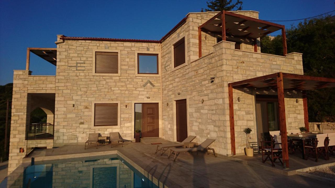 Villa Olive Valley Loutraki  ภายนอก รูปภาพ